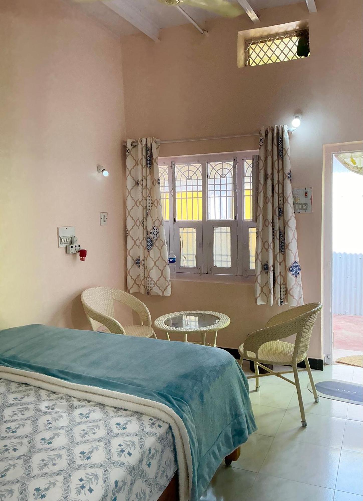 Kalyan Guesthouse Хампи Экстерьер фото
